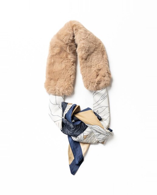 Cuello pelo de mujer