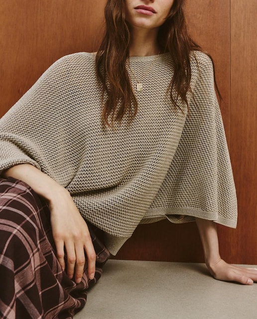 Imagen 0 de Poncho de punto liso de mujer