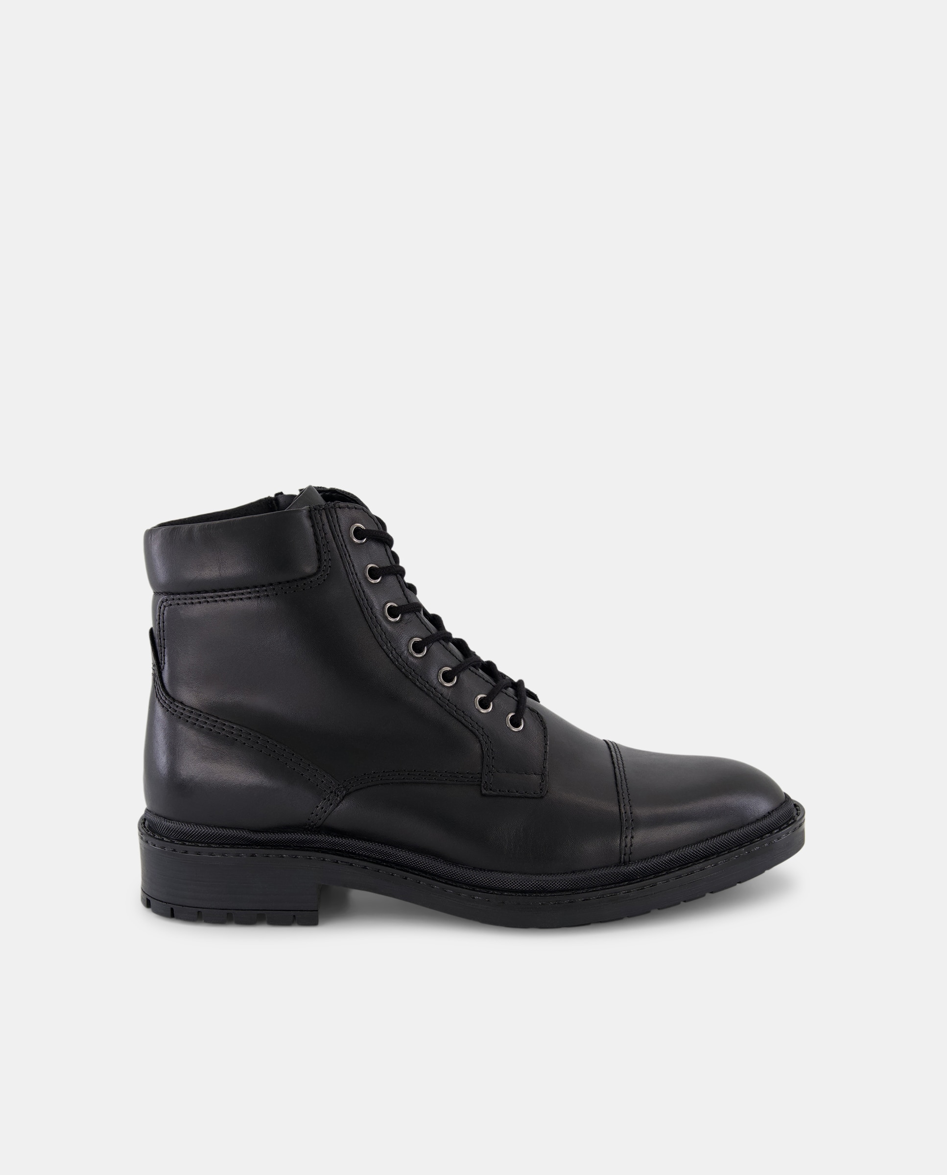 Imagen 0 de Bota cordones de hombre de piel con piso de goma