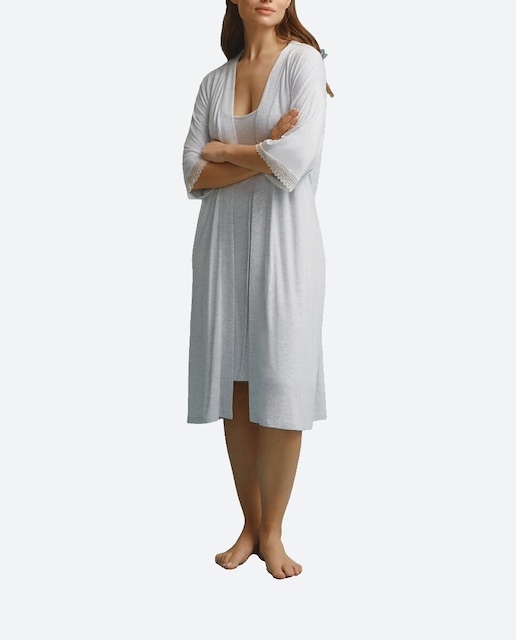 Imagen 0 de Bata de mujer cruzada con encaje en mangas