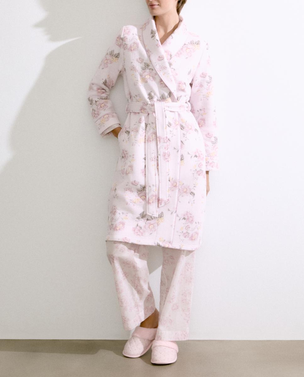 Imagen 0 de Bata de mujer con flores