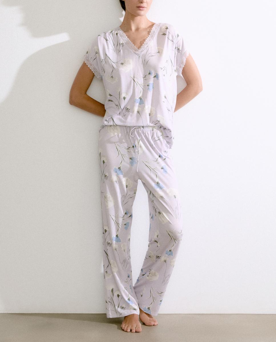 Imagen 0 de Pijama de mujer con cuello pico