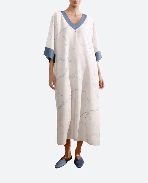 Imagen 0 de Camisón satén cuello pico