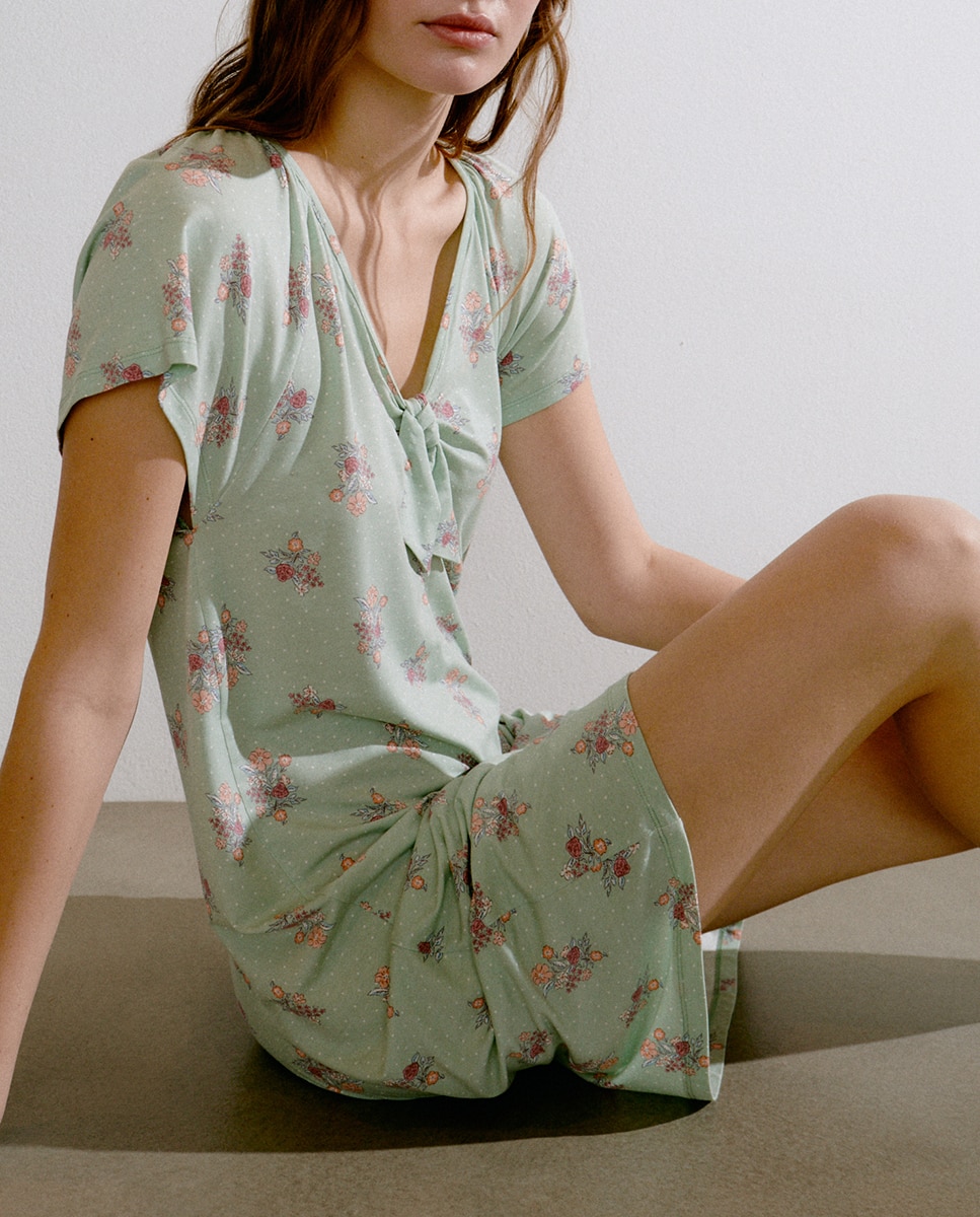 Imagen 0 de Camisón estampado de flores y lazada