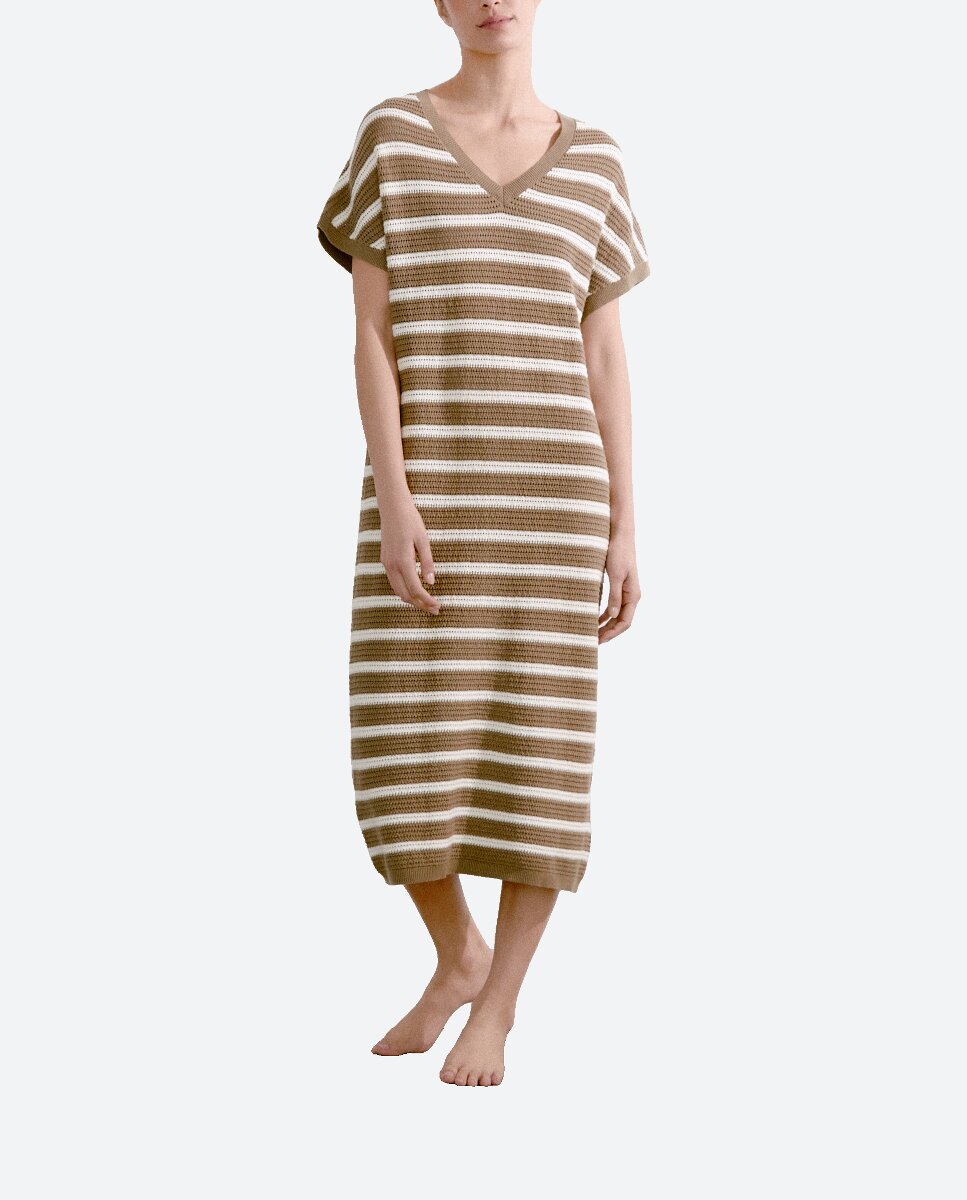 Imagen 0 de Vestido con cuello de pico en tricot