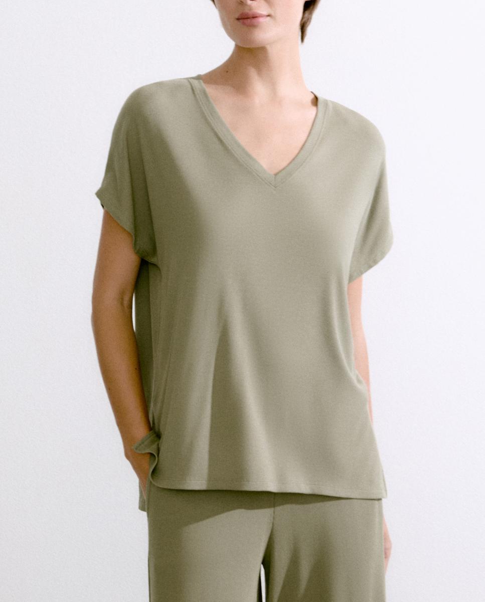 Imagen 0 de Camiseta corta de mujer cuello en pico