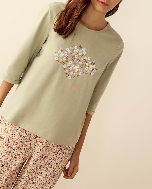 Imagen 0 de Camiseta de mujer con manga 3/4 y flores posicionadas