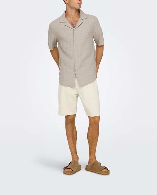 Imagen 0 de Bermuda vaquera de hombre straight fit Compuesta 100% de algodón