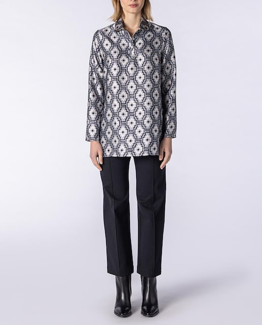 Imagen 0 de Blusa con estampado geométrico de manga larga y cuello camisero