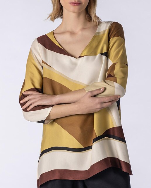 Imagen 0 de Blusa con estampado abstracto de manga francesa y cuello pico