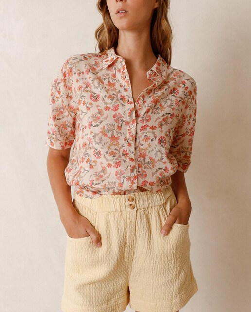 Imagen 0 de Camisa de mujer cuello camisero manga corta