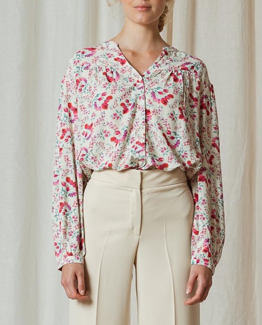 Imagen 0 de Camisa de mujer cuello en pico manga larga