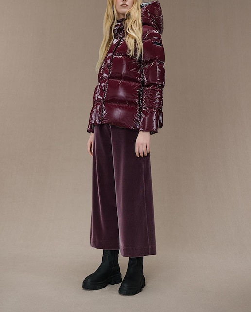 Imagen 0 de Chaqueta de mujer con capucha y relleno de plumón