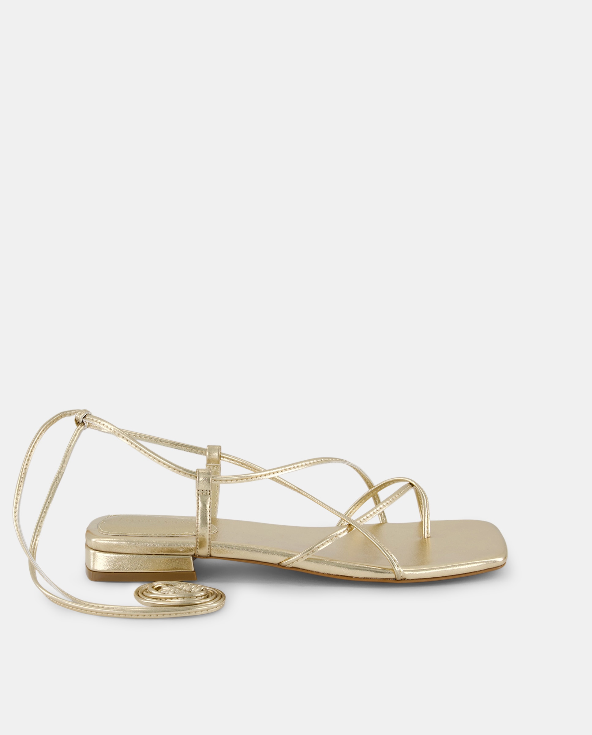 Imagen 0 de Sandalias planas de mujer con tiras