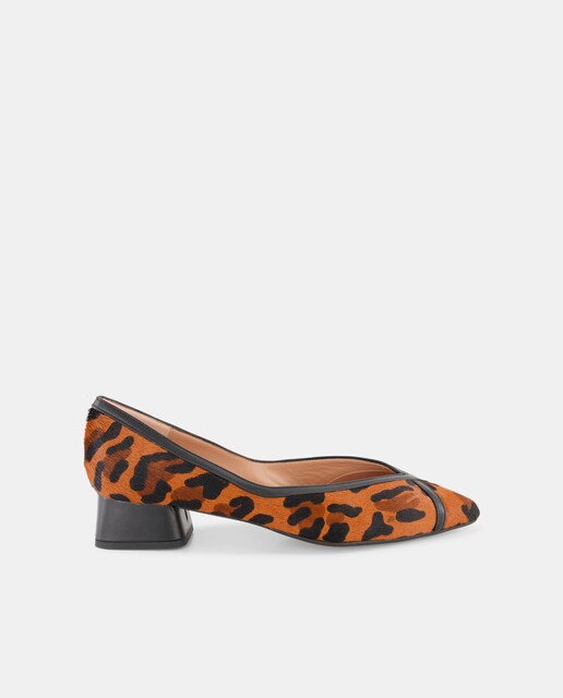 Imagen 0 de Zapatos de tacón de mujer con filo de tachas