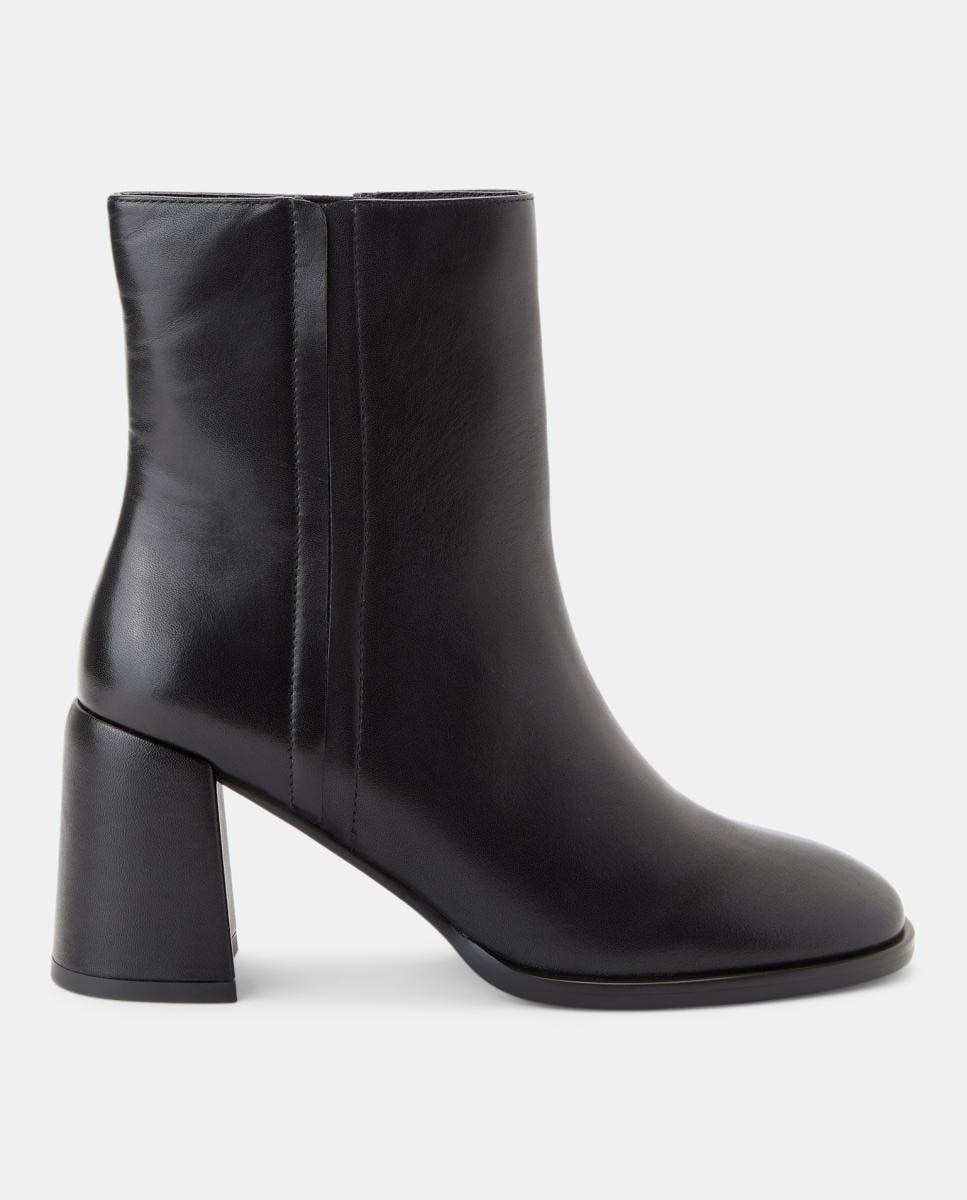 Imagen 0 de Bota de mujer tacón,  básico piso goma