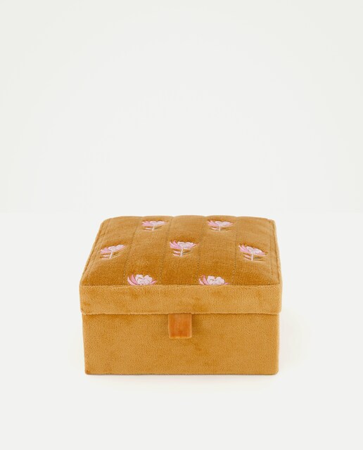 Imagen 0 de Joyero con detalle bordado