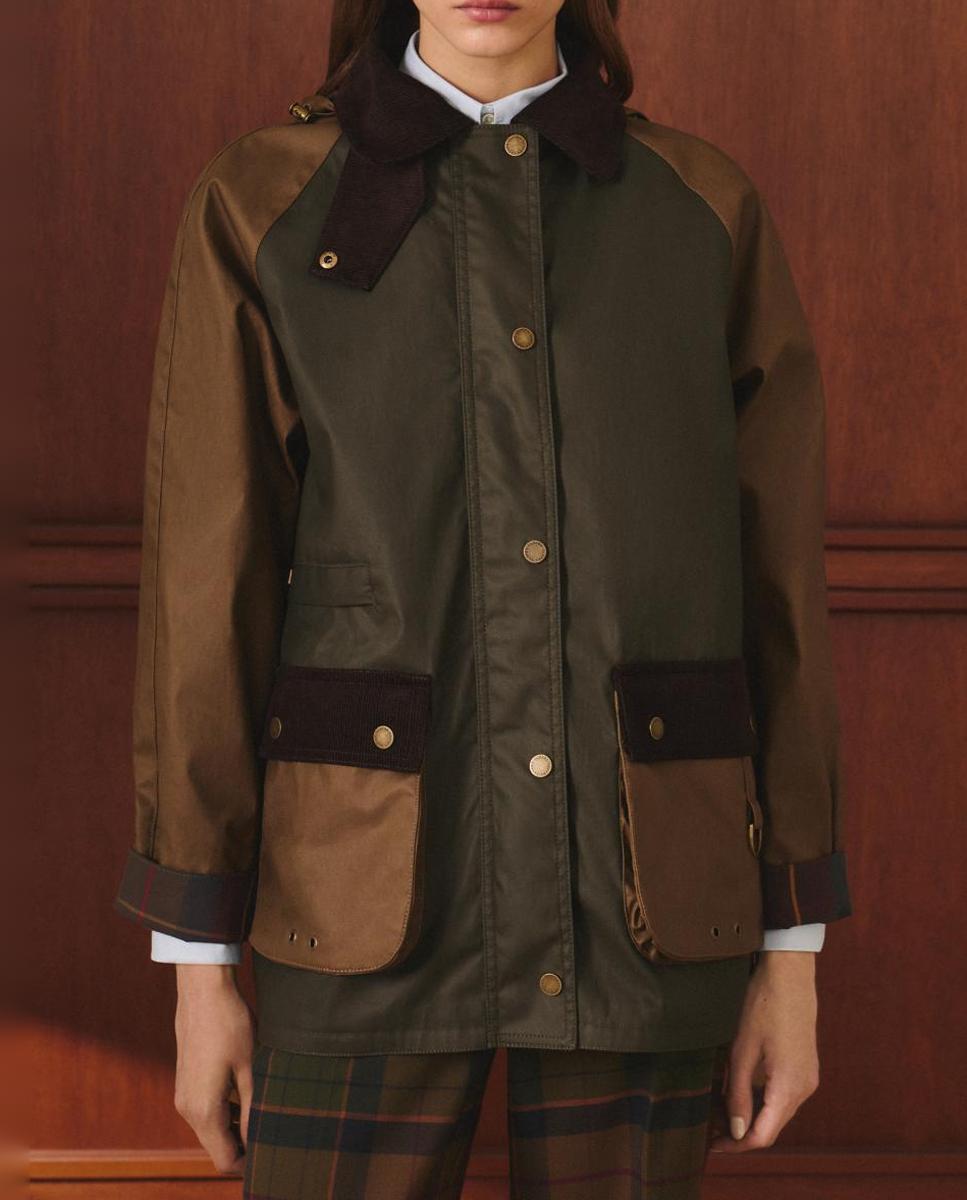 Imagen 0 de Parka corta lisa de mujer