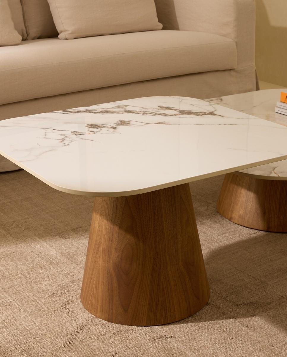 Imagen 0 de Mesa de centro alta de madera de nogal Adami (Reacondicionado Grado A)