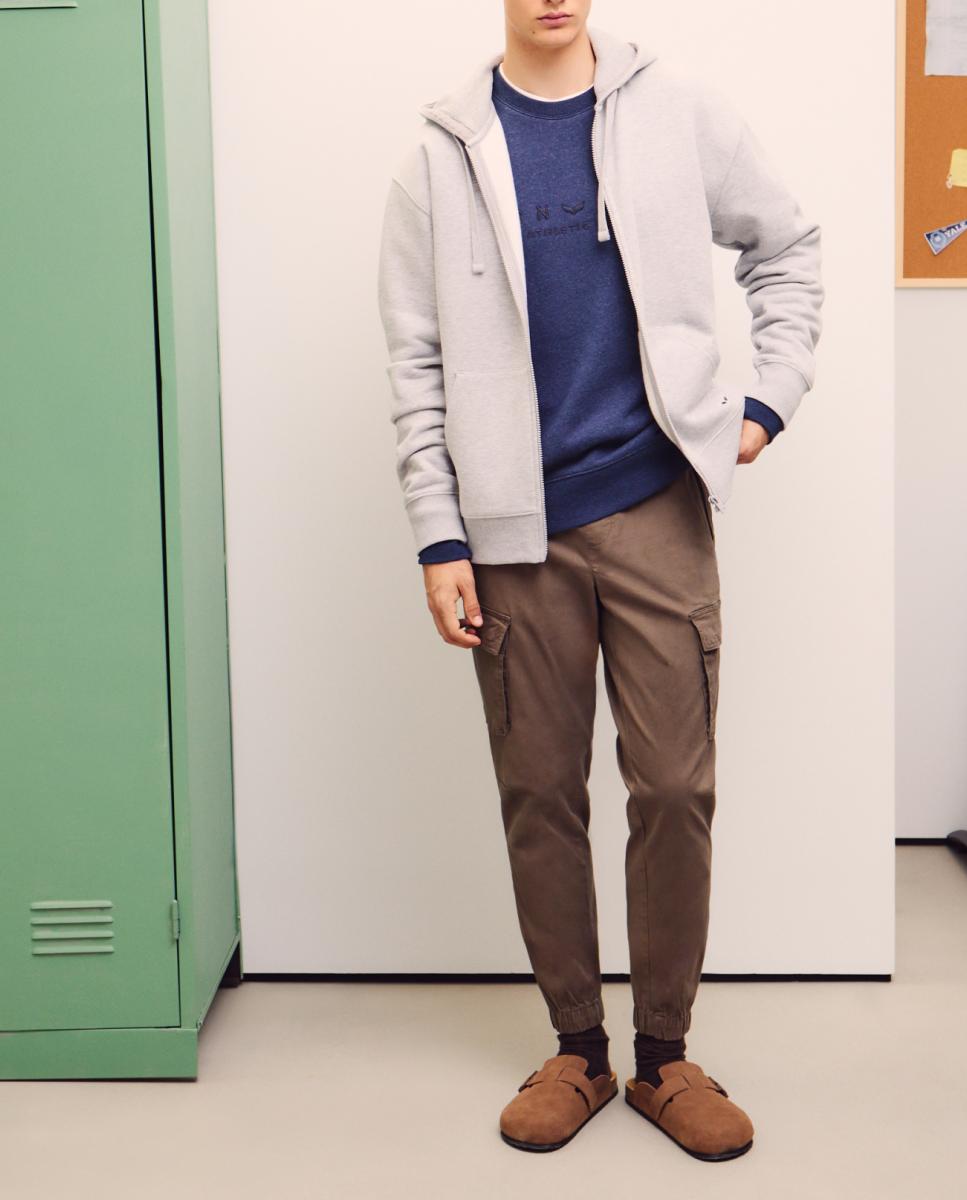 Imagen 0 de Pantalón de hombre multibolsillos con goma en el bajo