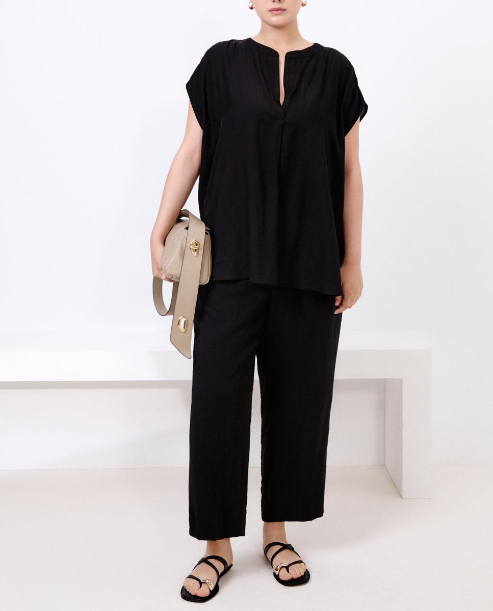 Imagen 0 de Pantalón cropped de mujer de estilo fluido