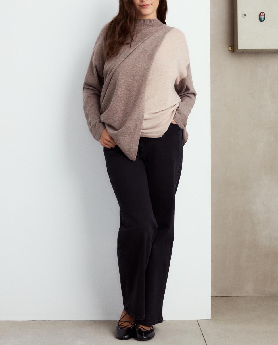 Imagen 0 de Jersey con capa delantera color block de mujer