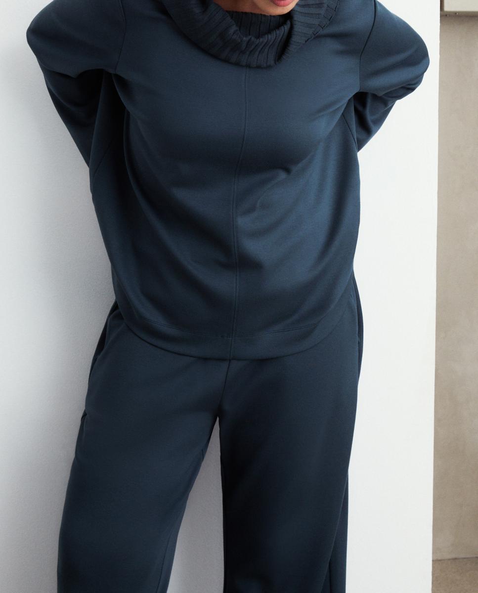 Imagen 0 de Sudadera con cuello vuelto de punto de mujer