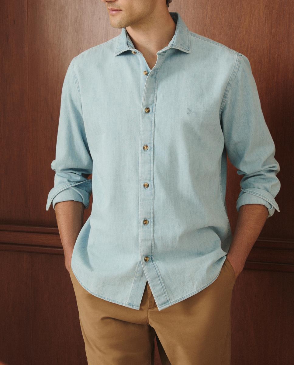 Imagen 0 de Camisa denim de hombre lavado medio.
