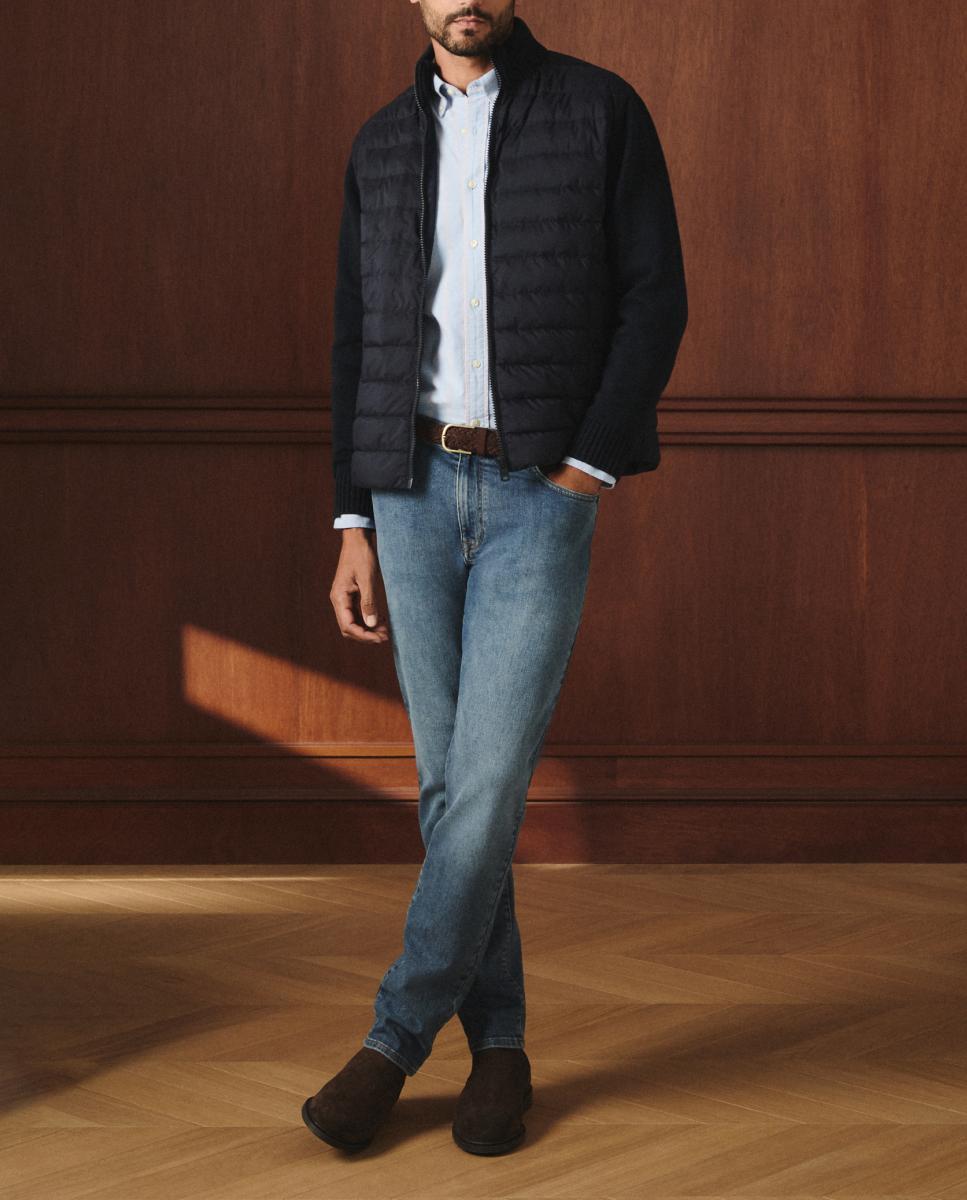 Imagen 0 de Cazadora de hombre acolchada con mangas de punto.