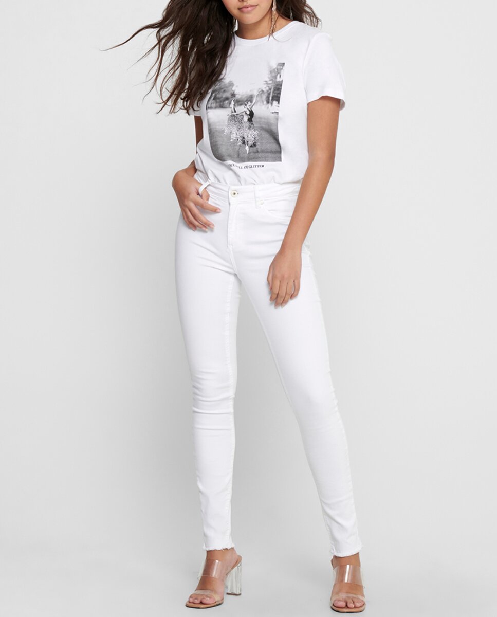 Imagen 0 de Vaquero skinny de mujer Only con bajo deshilachado
