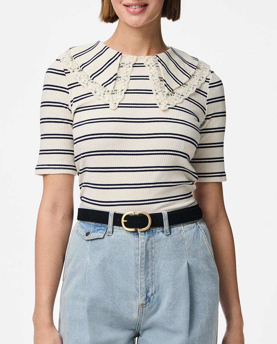 Imagen 0 de Camiseta de rayas con detalle de encaje en cuello de mujer