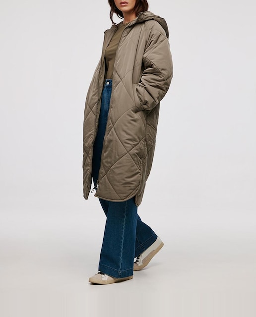 Imagen 0 de Abrigo acolchado largo con dibujo de mujer