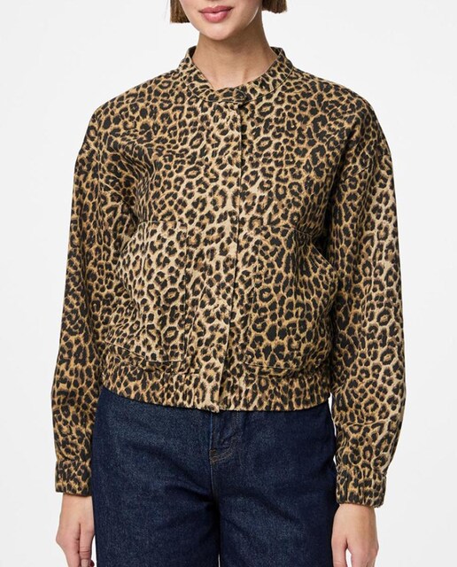 Imagen 0 de Cazadora bomber de mujer con estampado de leopardo