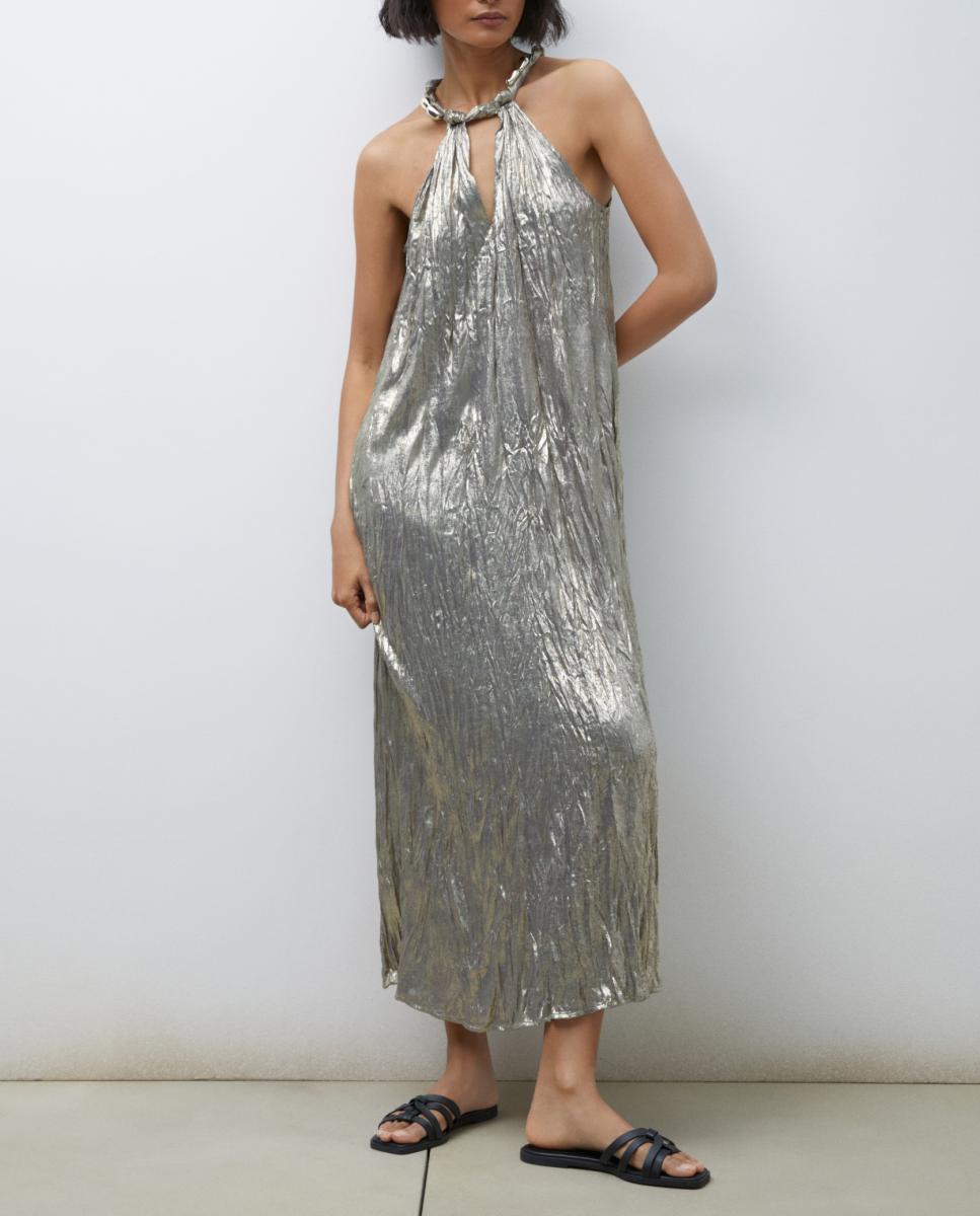 Imagen 0 de Vestido sin mangas midi halter con detalle de nudo y pedrería