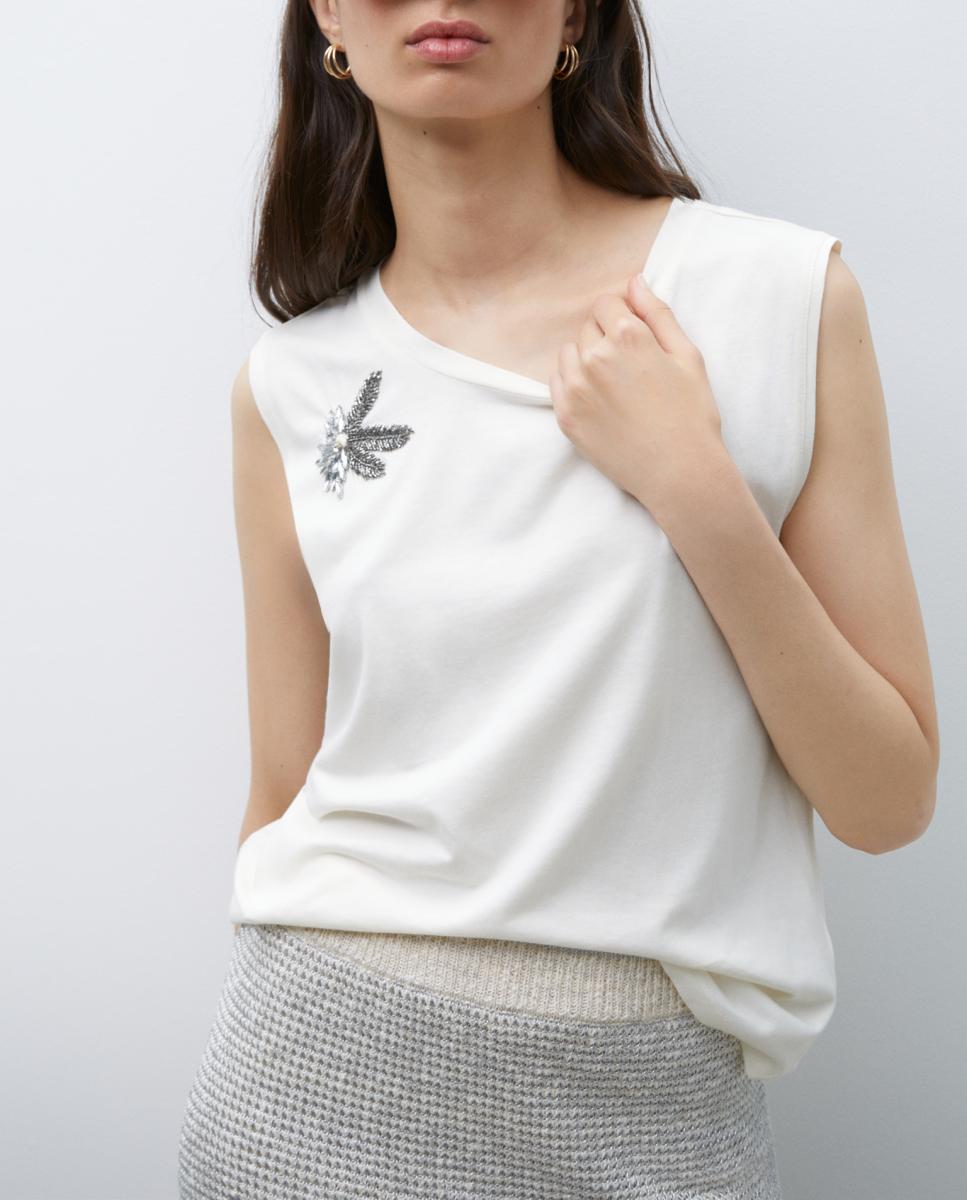 Imagen 0 de Camiseta de mujer con detalle flor