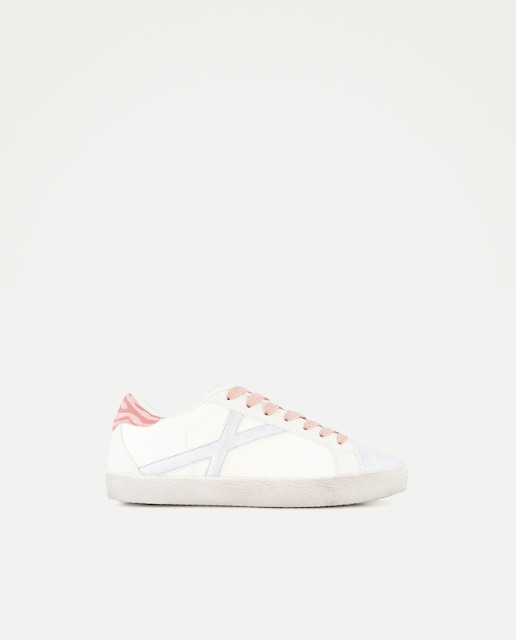 Imagen 0 de Zapatillas bajas de niña con detalles glitter