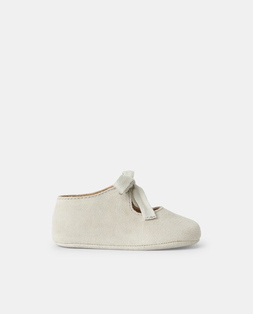 Imagen 0 de Mercedita de ante con lazo de bebé niña