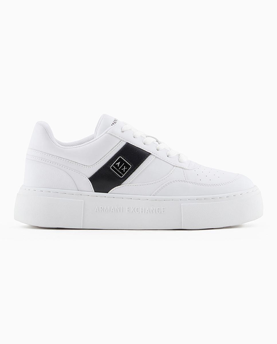 Imagen 0 de Sneaker de mujer con logo metálico en el lateral
