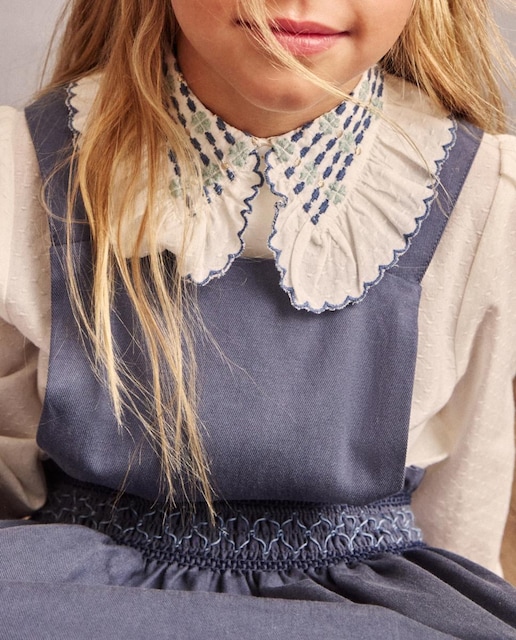 Imagen 0 de Blusa manga larga cuello bordado de niña