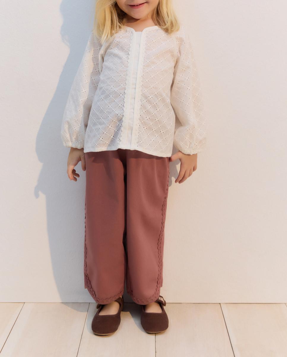 Imagen 0 de Pantalón sarga con picunela en costados de niña