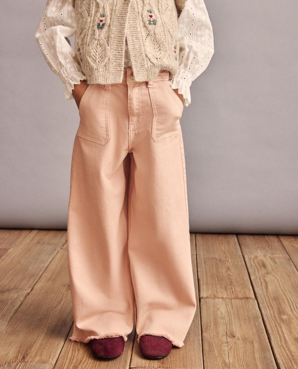 Imagen 0 de Pantalón denim bolsillo recto bajo desflecado de niña