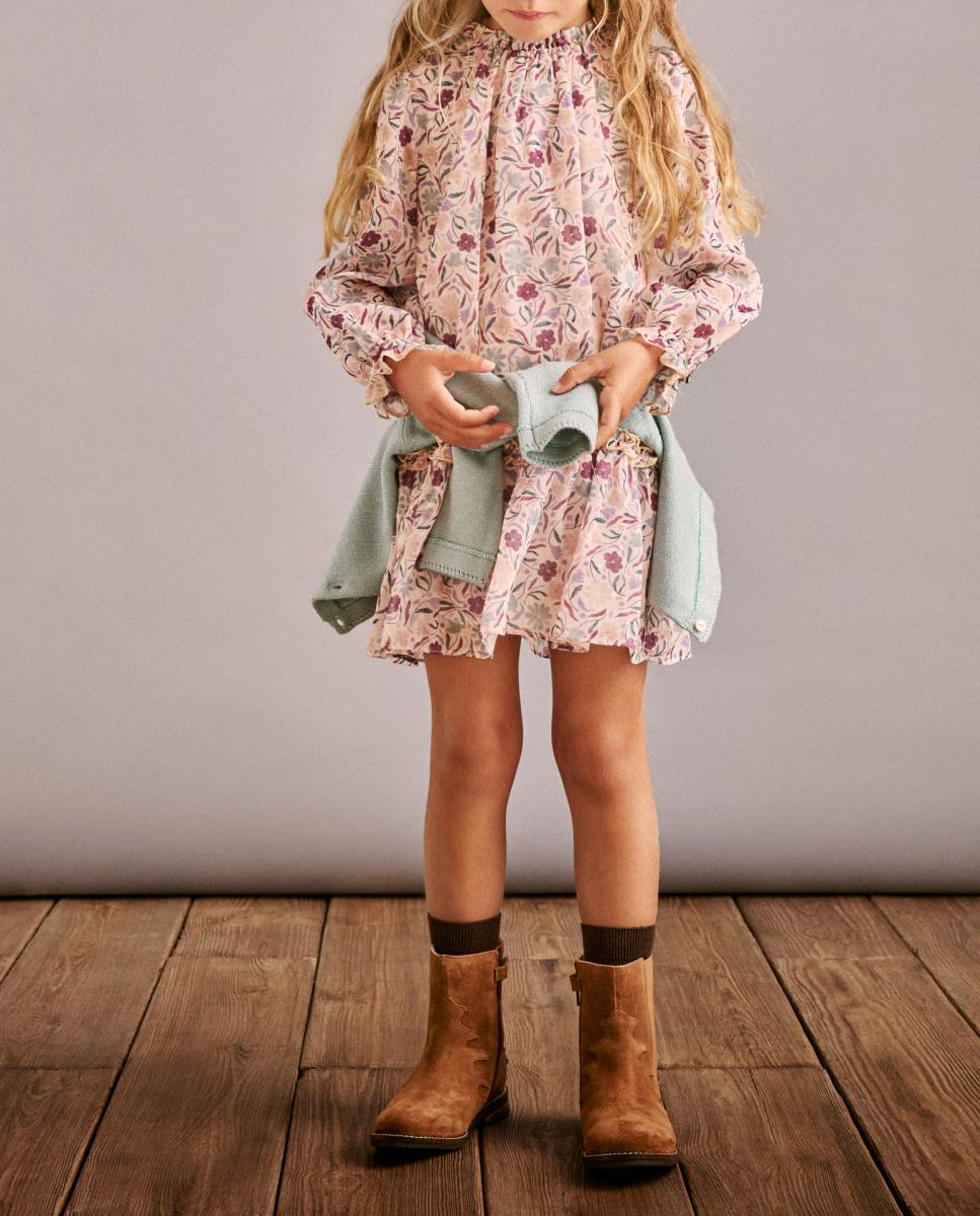 Imagen 0 de Vestido all over print con manga larga y volante en bajo de niña