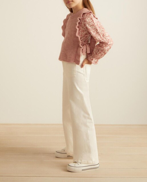 Imagen 0 de Chaleco de niña punto con volantes