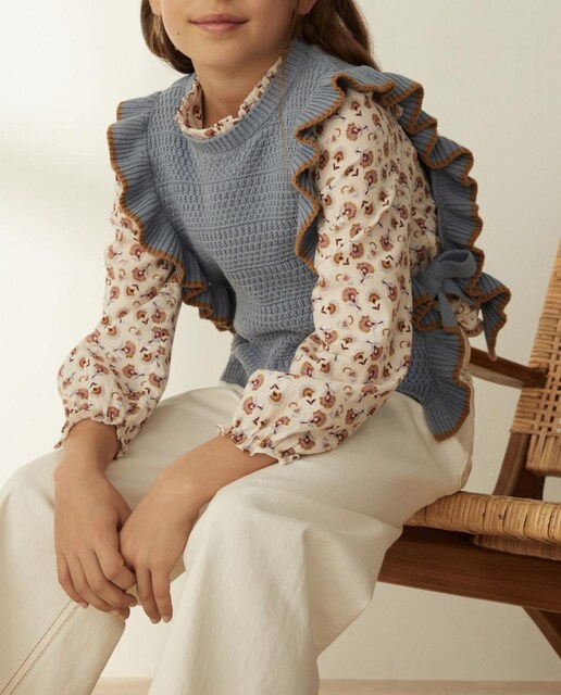 Imagen 0 de Chaleco de punto de niña con volantes