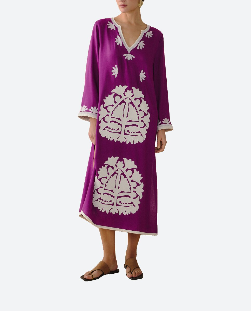 Imagen 0 de Kaftan largo bordado de mujer