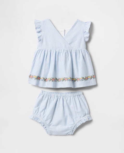 Imagen 0 de Conjunto de top con manga corta con volantes y cuello en uve con short de bebé niña