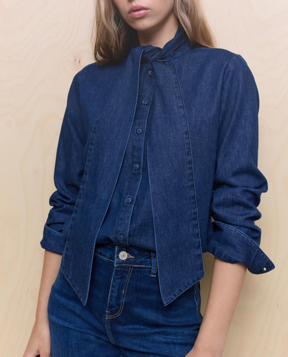 Imagen 0 de Blusa vaquera de mujer con lazo al cuello