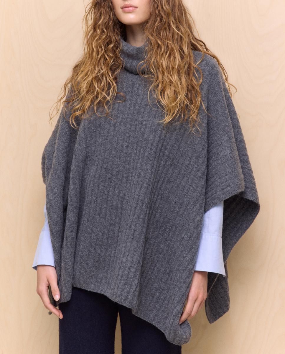 Imagen 0 de Poncho de mujer de punto