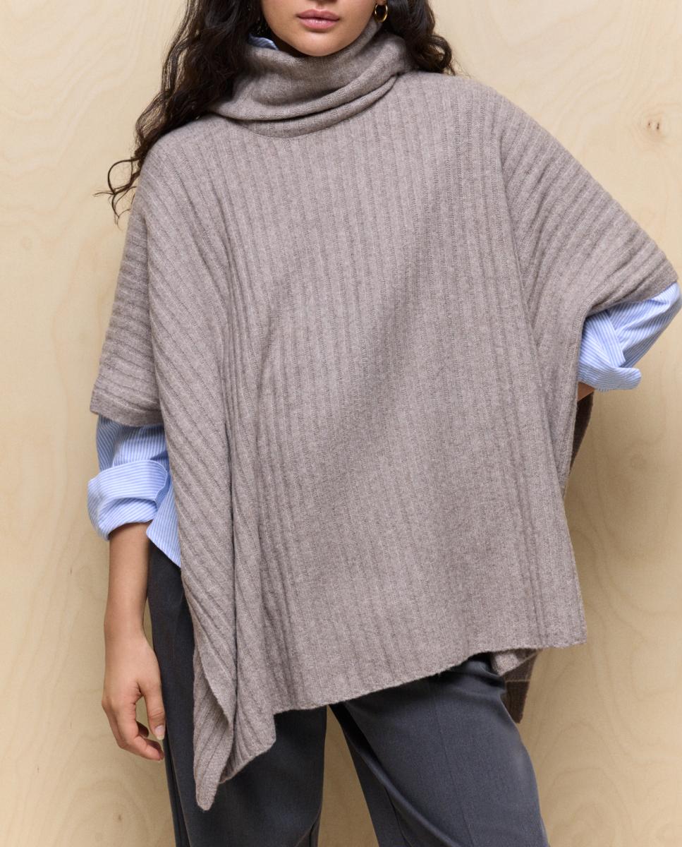 Imagen 0 de Poncho de mujer de punto