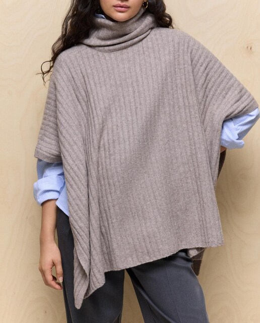 Imagen 0 de Poncho de mujer de punto